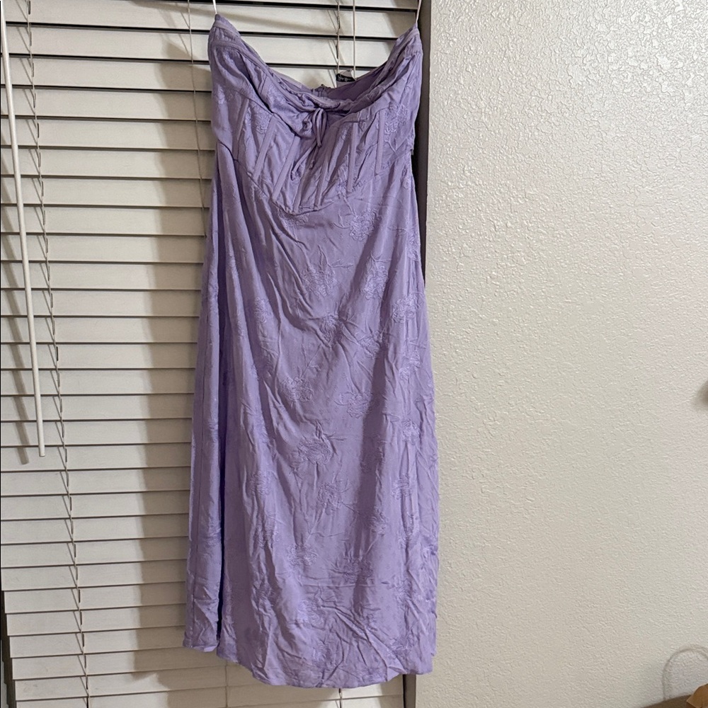 Chic Strapless Lavender Dress